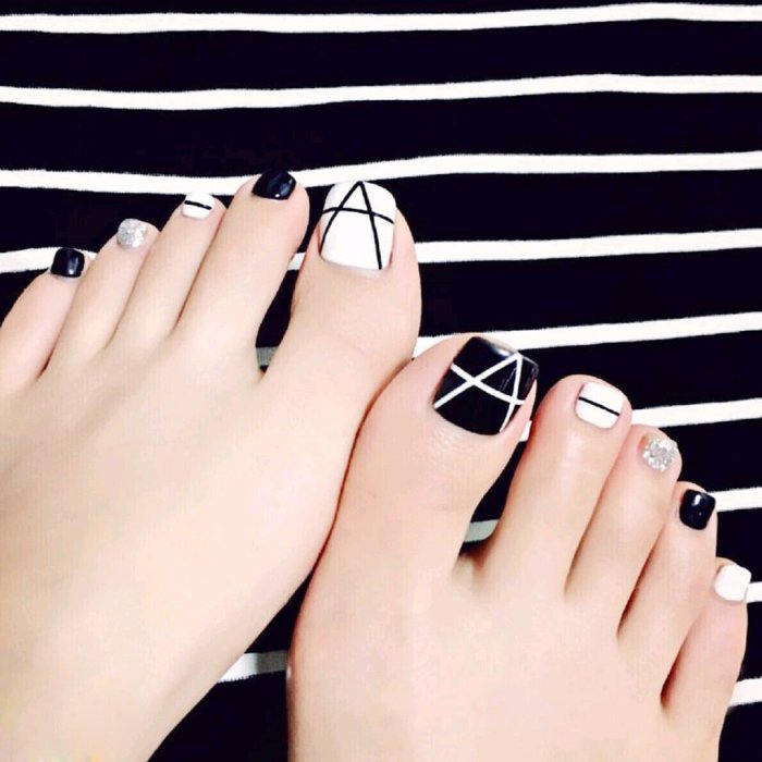 Мятный педикюр