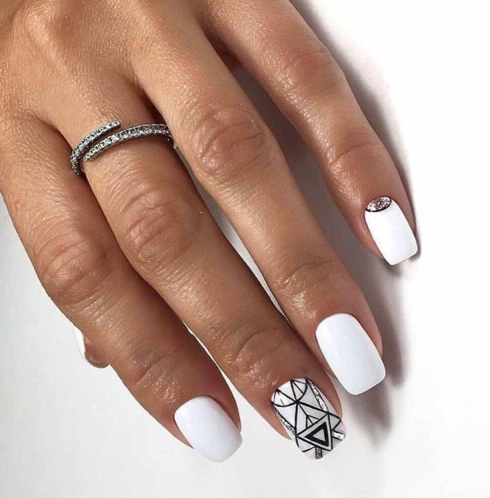 Геометрический педикюр