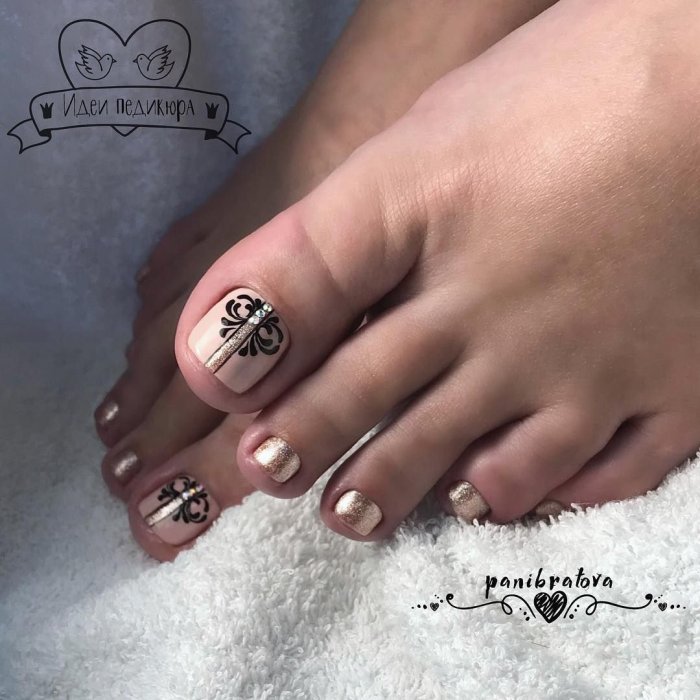 Маникюр на короткие ногти геометрия