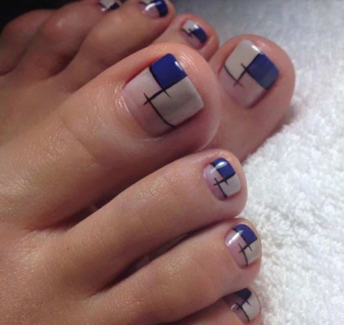 Педикюр черный