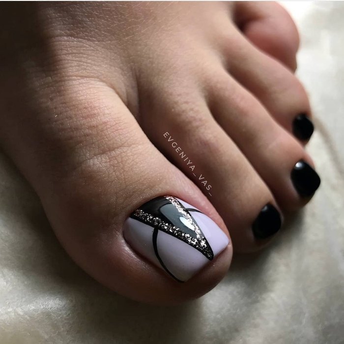 Педикюр с рисунком