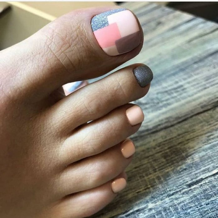 Белый педикюр