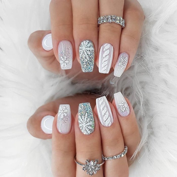 Белый новогодний маникюр