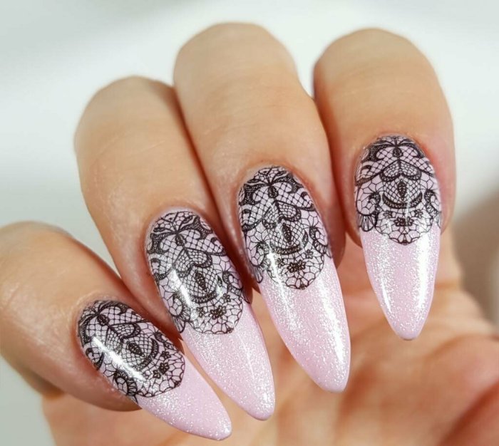 Кружево на ногтях