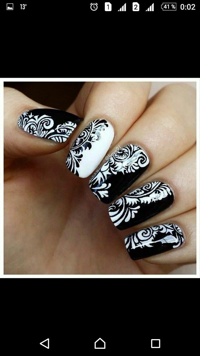 Маникюр черно белый стемпинг