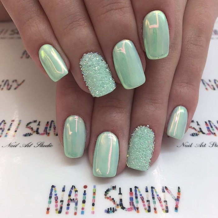 Ногти мятного цвета