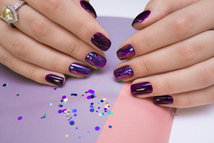 Сиреневый маникюр с втиркой