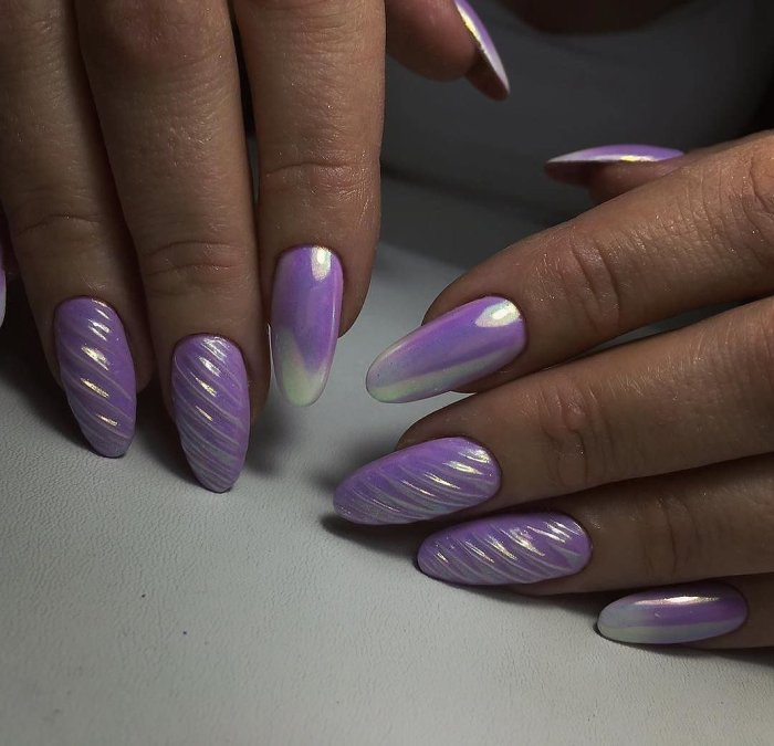 Фиолетовый маникюр с втиркой