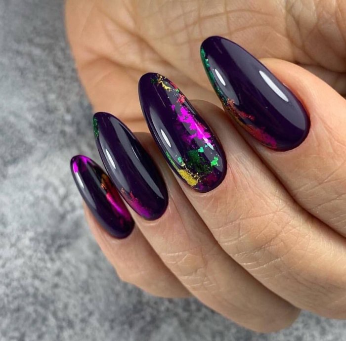 Маникюр 2022 баклажан втирка