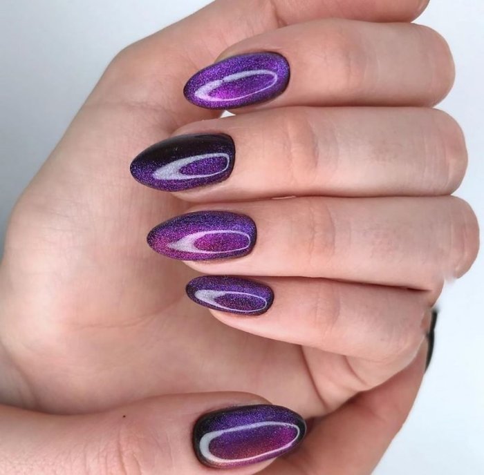 Новогодний маникюр 2023 сиреневый