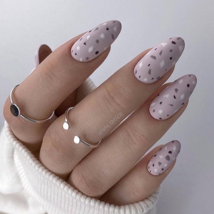 Маникюр перепелиное яйцо миндаль