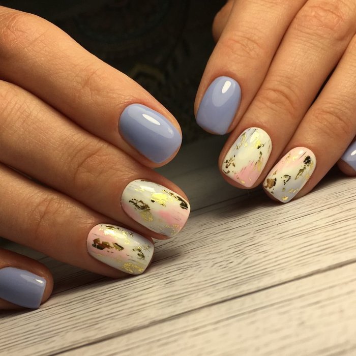 Маникюр с фольгой