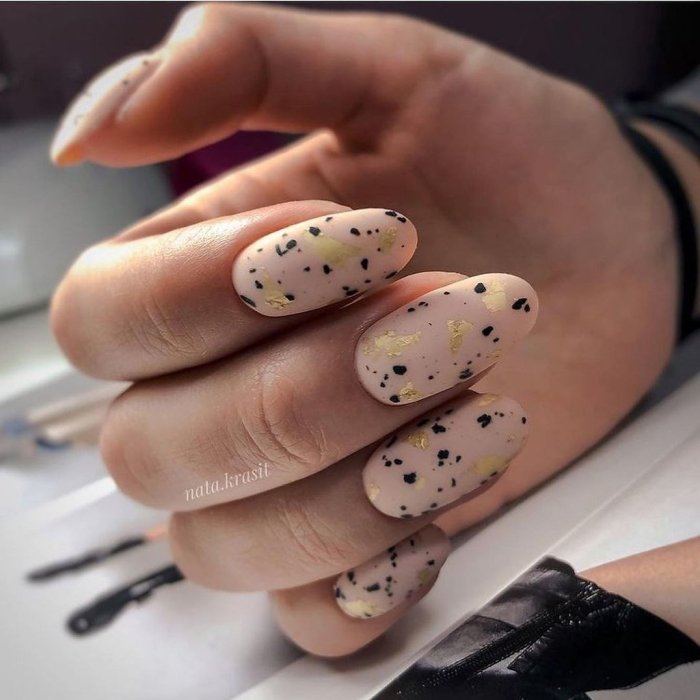 Перепелиное яйцо 2021 маникюр перепелиное