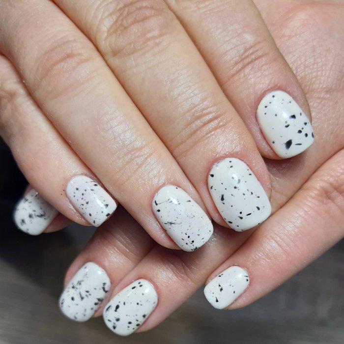 Маникюр перепелиное яйцо белый