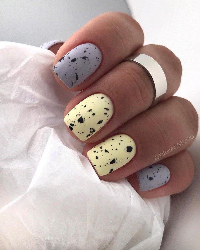 Нюдовый маникюр перепелиное яйцо