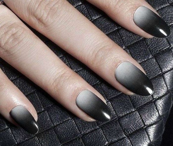Маникюр омбре черный