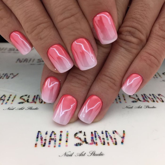 Маникюр розовый омбре с втиркой