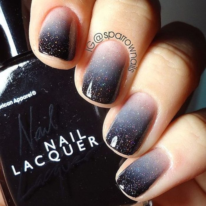 Темное омбре на ногтях