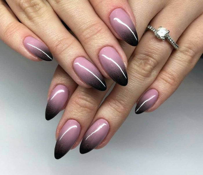 Красивое омбре на ногтях миндалевидной формы