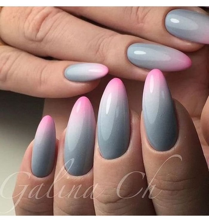 Маникюр градиент розовый с серым