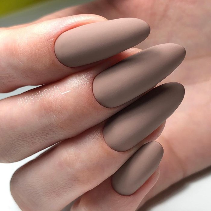 Маникюр светло коричневый