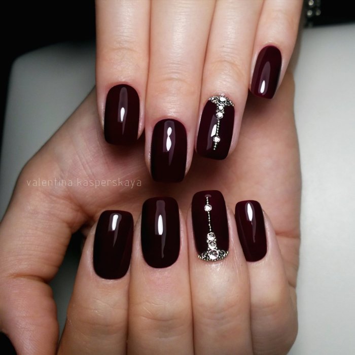 Баклажановый маникюр