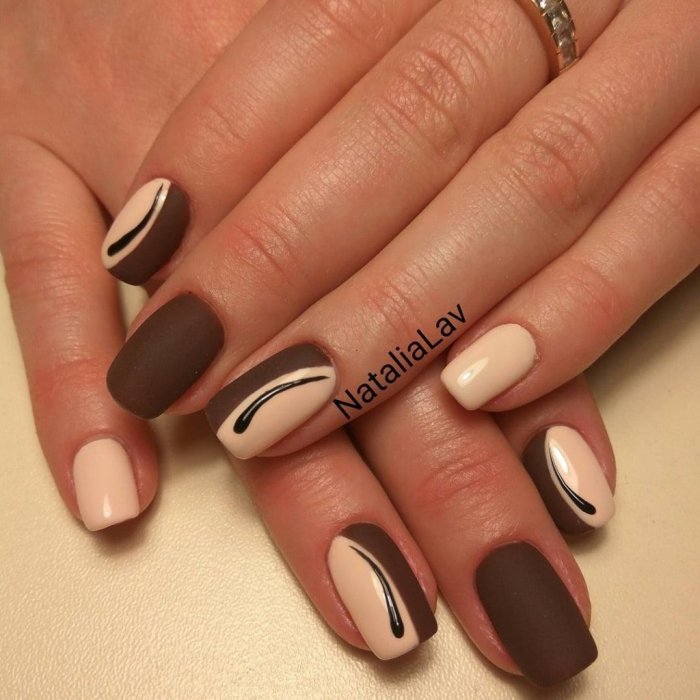 Коричневый маникюр