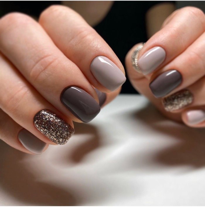 Коричневый маникюр