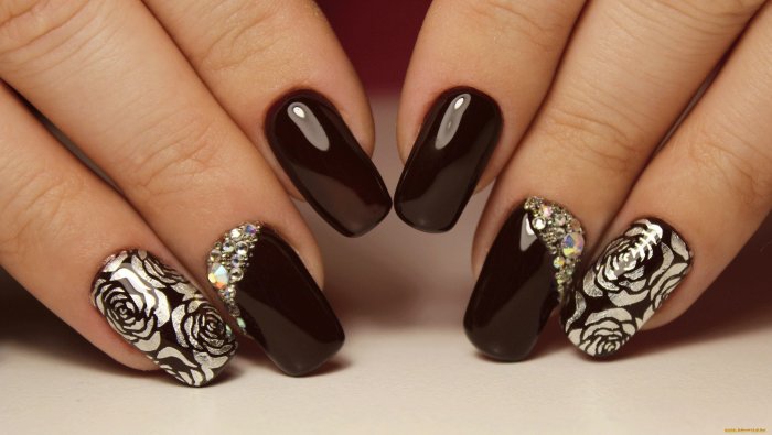 Ногти бордовые со снежинками