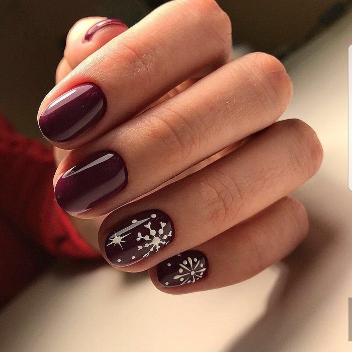 Коричневый маникюр