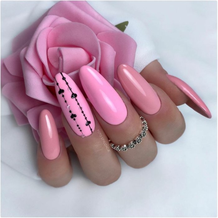 Стильные розовые ногти
