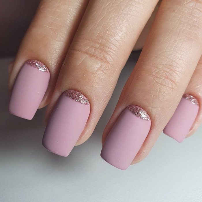 Розовый матовыйманмкюр