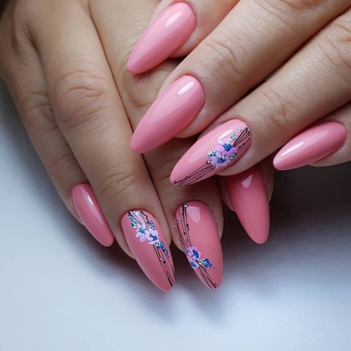 Маникюр мятный с розовым