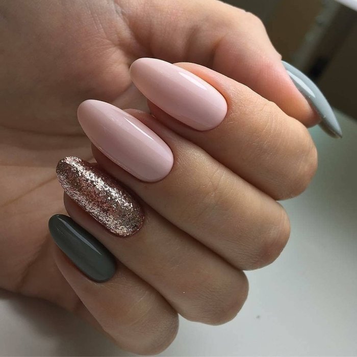 Маникюр с разными цветами