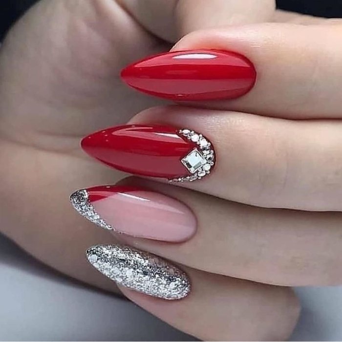 Ногти красные с серебром