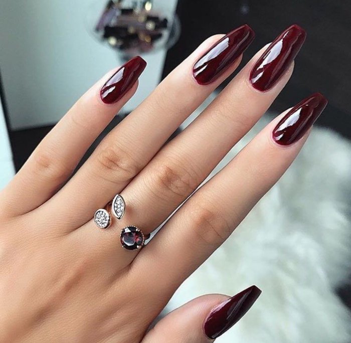 Маникюр марсала миндаль