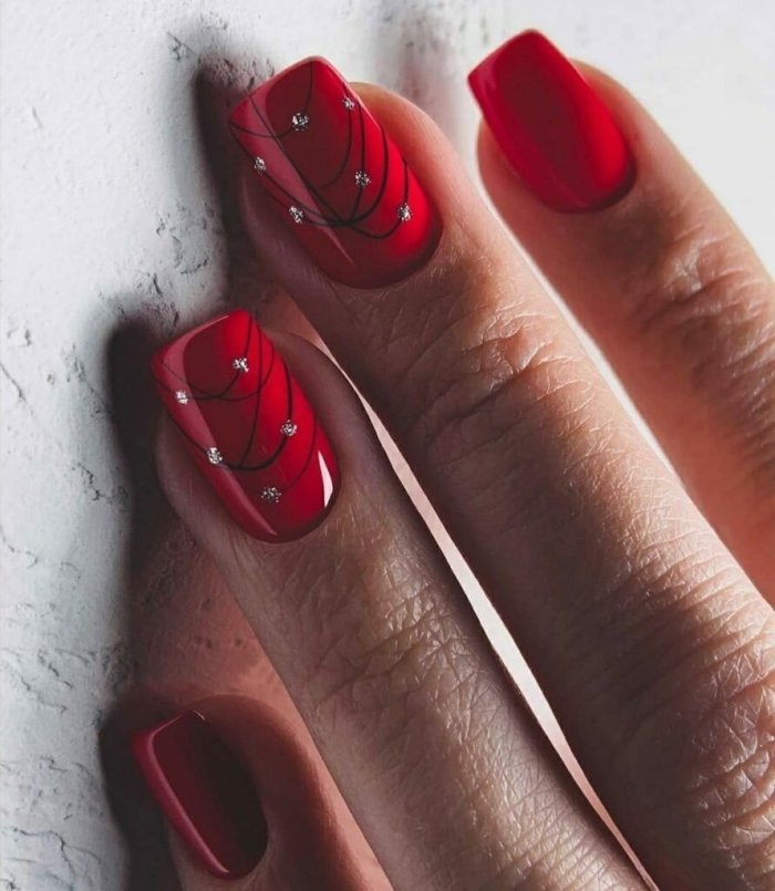 Красные квадратные ногти