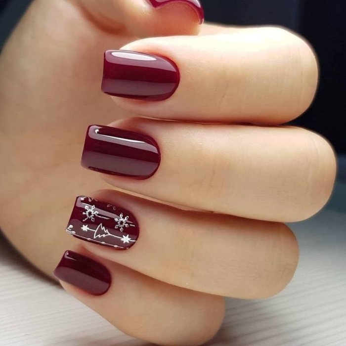 Красивый бордовый маникюр на короткие ногти