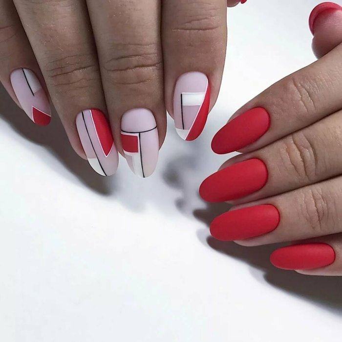 Красный маникюр геометрия