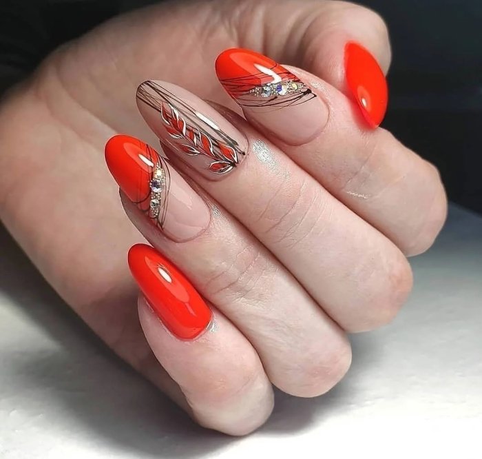 Дизайн ногтей красный с оранжевым
