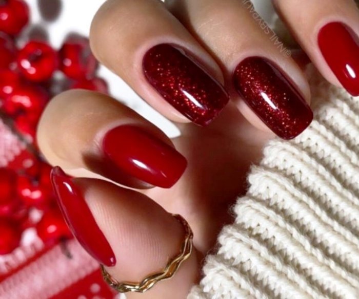 Классический красный маникюр