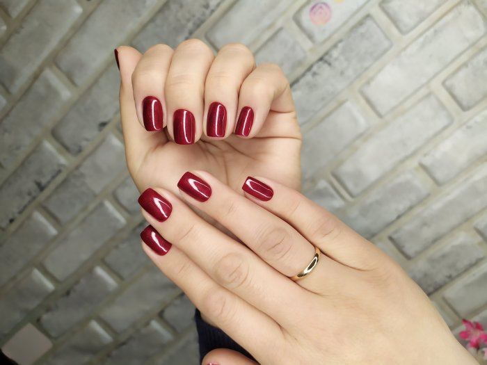 Однотонный маникюр