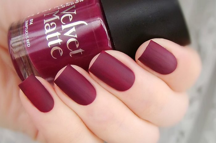 Марсала матовый маникюр 2022