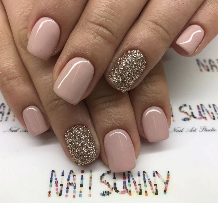 Маникюр в бежево розовых тонах