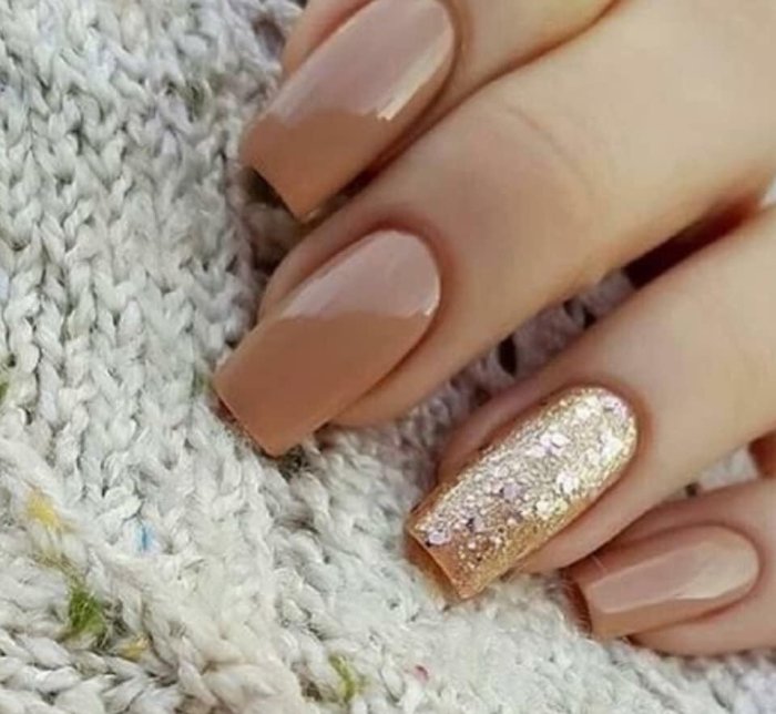 Бежевые ногти