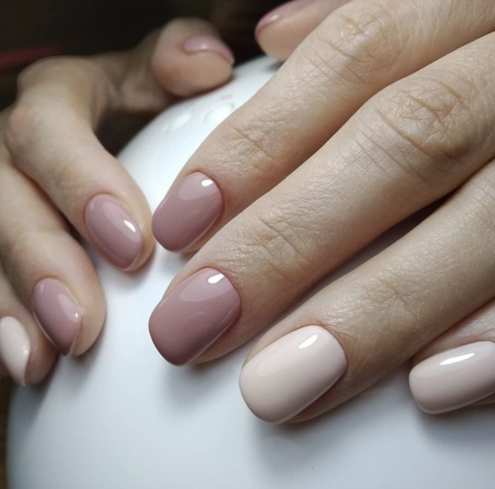 Комбинация бежевых маникюр