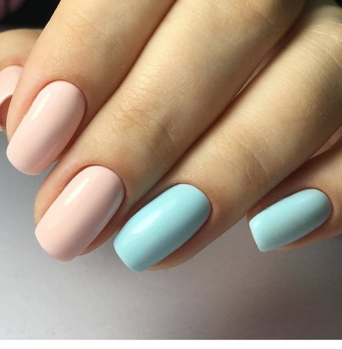 Нежно голубые ногти