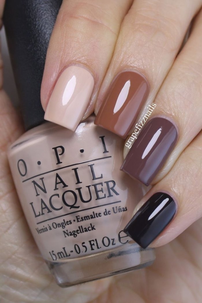 Маникюр разноцветный в бежевых тонах