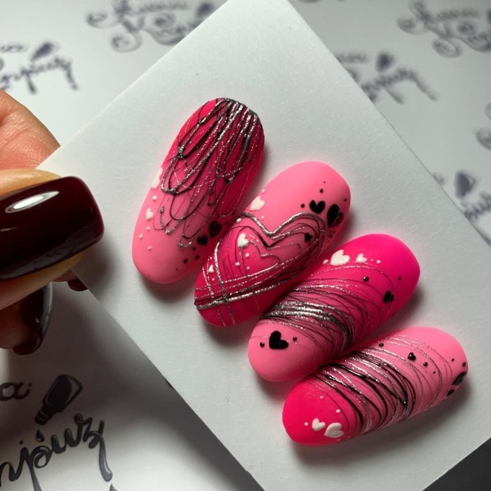 Маникюр с паутинкой