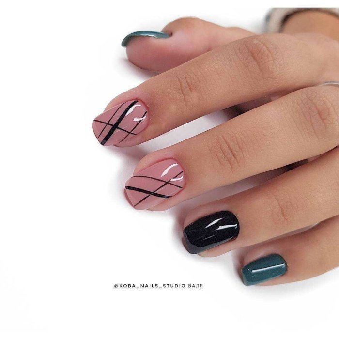 Маникюр на короткие ногти с полосками